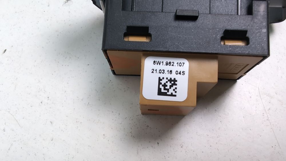 Кнопка центрального замка передняя правая Audi A4 2016-2019 (B9) 8W29621085PR 1075377 фото