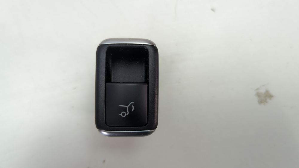 Кнопка открывания багажника Mercedes Benz GLA 2017-2019 (X156) A1668707610 1049959 фото