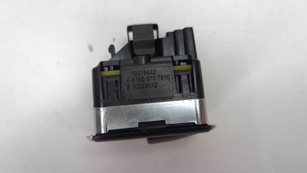 Кнопка открывания багажника Mercedes Benz GLA 2017-2019 (X156) A1668707610 1049959 фото