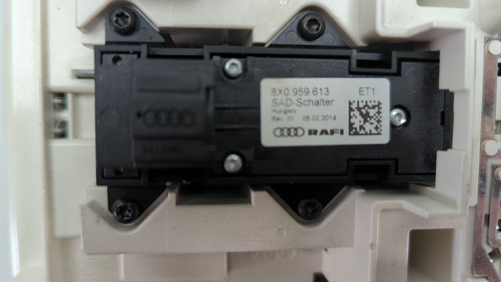 Плафон освещения салона передний Audi A3 2013-2016 (8V) 8V0947135CET1 1051685 фото