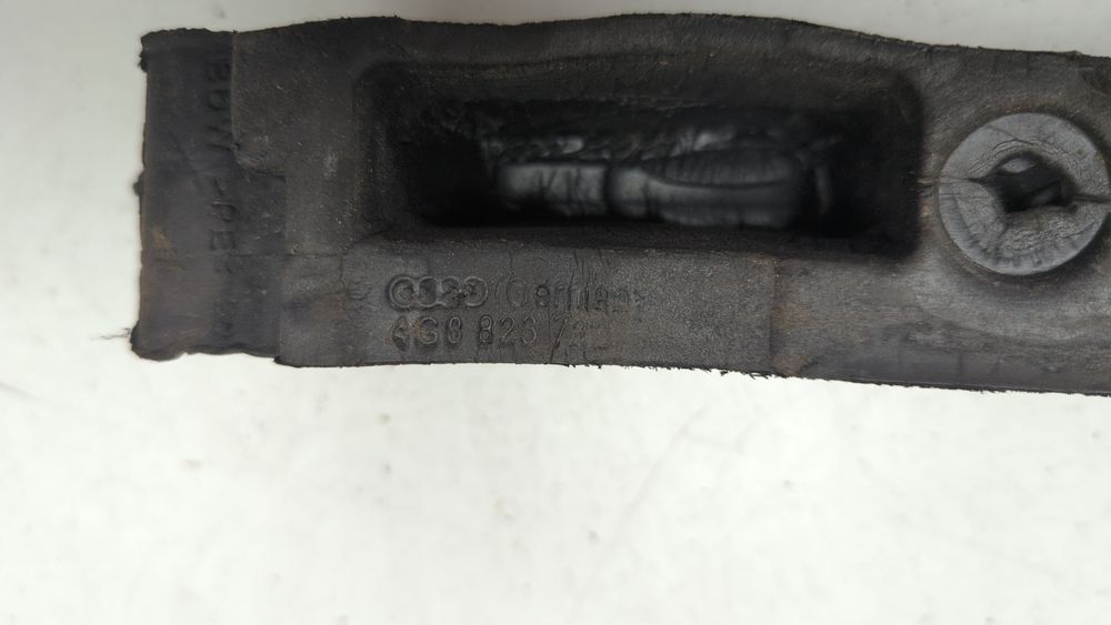 Ущільнювач крила правий Audi A6 2011-2015 (C7) 4G0823722 1068379 фото
