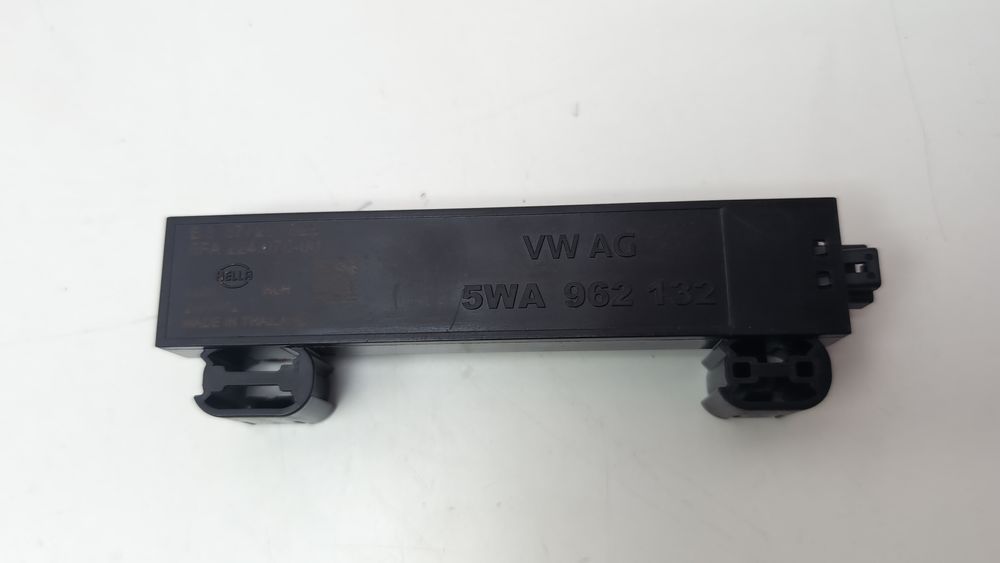 Антенна открытия крышки багажника Keyless (дефект) Volkswagen Golf 2022-2024 (mk8) 5WA962132 1097300 фото