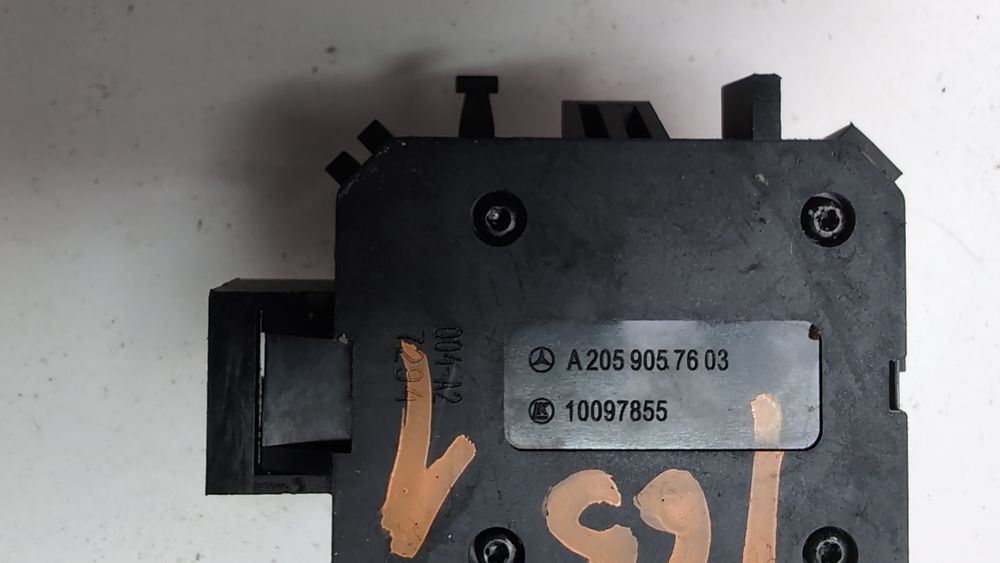 Кнопка регулювання сидіння перед лівим Mercedes Benz C300 2015-2018 (W205) A20590576039051 1080630 фото