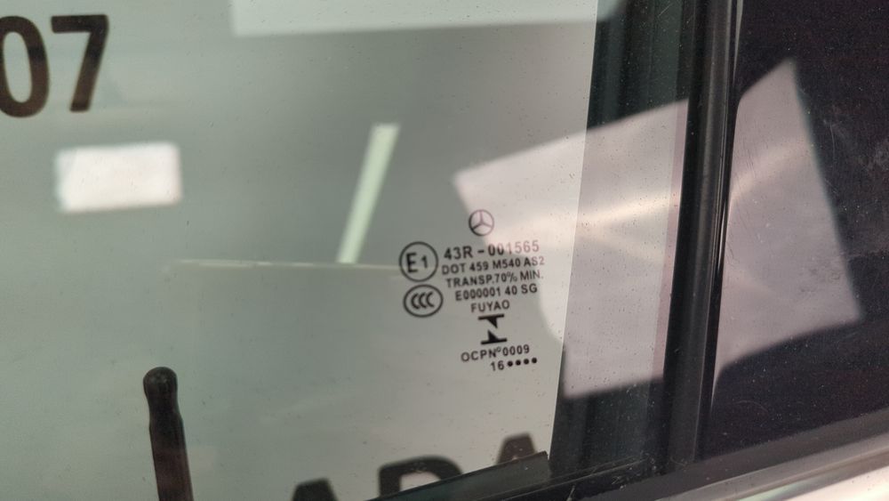 Скло дверей передньої лівої Mercedes Benz GLA 2017 - 2019 (X156) A1567250110 1069623 фото
