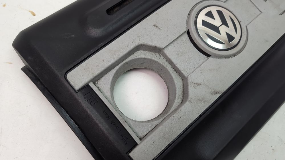 Кришка двигуна (мотора) декоративна (дефект) Volkswagen Tiguan 2012-2017 (5N 1st gen restyle) 06J103925BG 1104555 фото