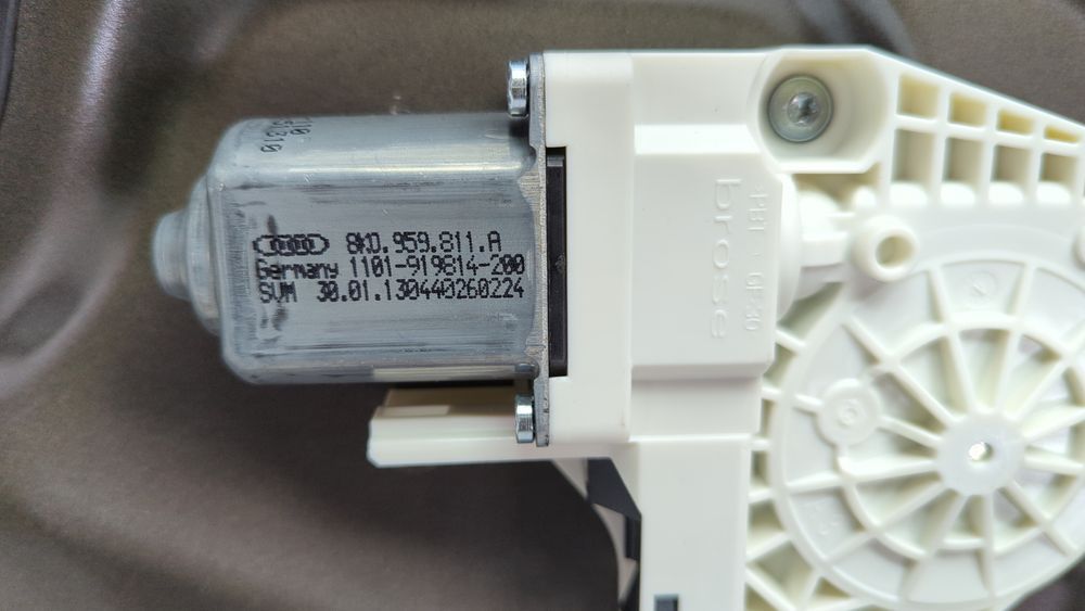 Мотор стеклоподъемника двери задний (левый) Audi A6 2011-2015 (C7) 8K0959811A 1067573 фото