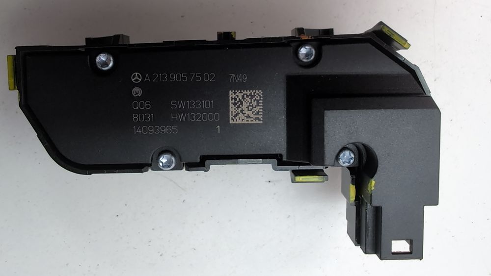 Кнопка включення обігріву сидіння правого Mercedes Benz C300 2015-2018 (W205) A21390575027N49 1080536 фото