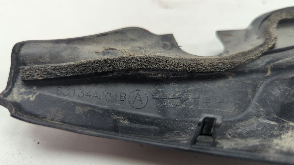 Накладка ліхтаря багажника лев Subaru Outback 2010-2012 (B14(BR)) 63134AJ01B 1046719 фото