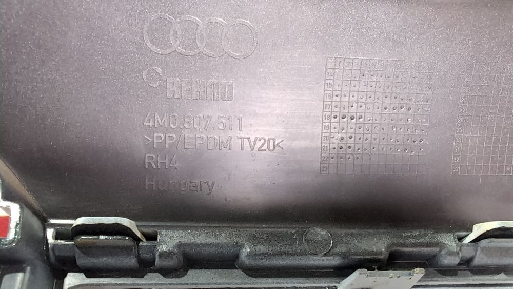 Бампер задній голий, верхня частина (дефект) Audi Q7 2017-2019 (4M) 4M0807511GRU 1106615 фото