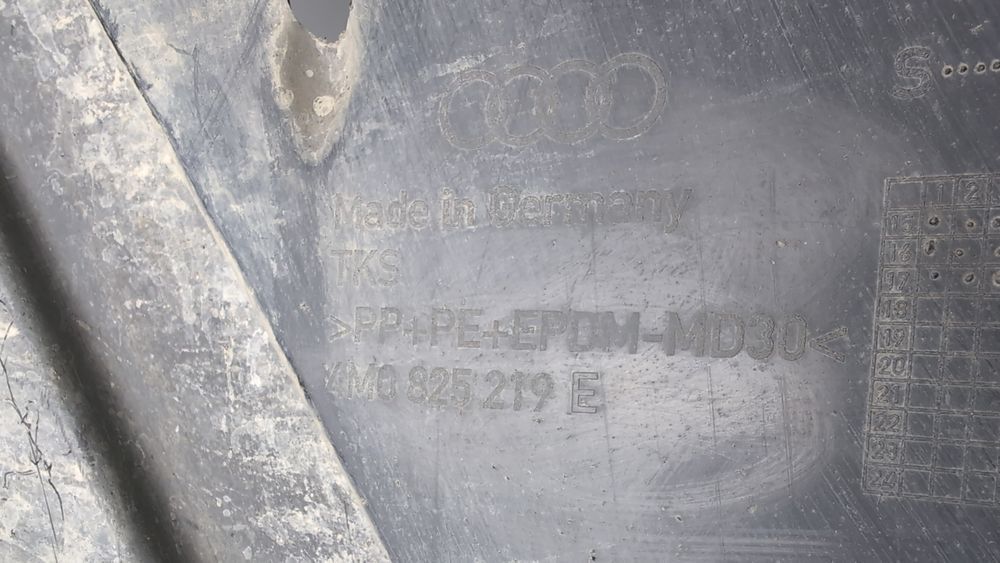 Захист заднього бампера правий Audi Q7 2017-2019 (4M) 4M0825219E 1095899 фото