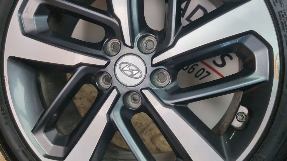Комплект дисков с резиной R18 (дефект) Hyundai Kona 2018-2021 (OS) 52910J9300 1053364 фото