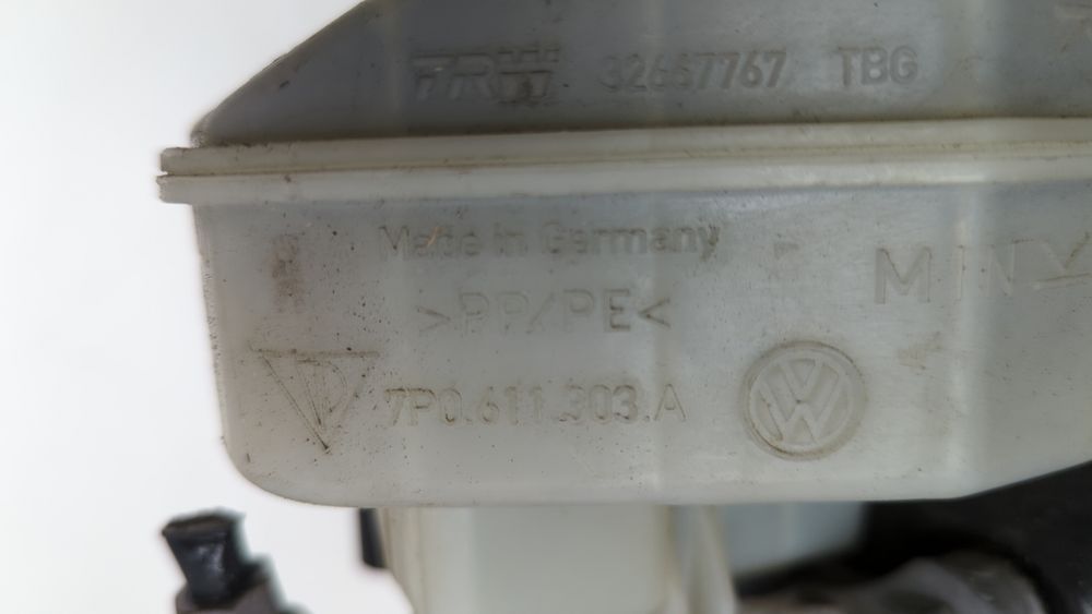 Бачок головного гальмівного циліндра Volkswagen Touareg 2010-2014 (7P 2nd gen) 7P0611303A 1059489 фото