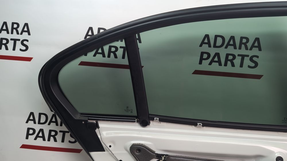 Накладка отвору скла дверей задньої лівої BMW 3 Series 2016-2018 (F30 Restyle rest) 51357259709 1093346 фото