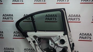 Накладка отвору скла дверей задньої лівої BMW 3 Series 2016-2018 (F30 Restyle rest) 51357259709 1093346 фото