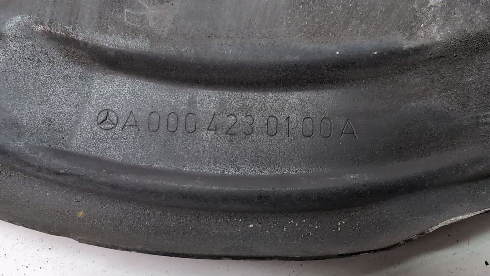 Щиток тормозного диска задний (левый/правый) Mercedes Benz C300 2015-2018 (W205) A0004230100 1081031 фото