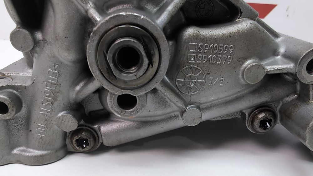 Масляный насос двигателя BMW X5 2014-2018 (F15) 11417613549 1086975 фото