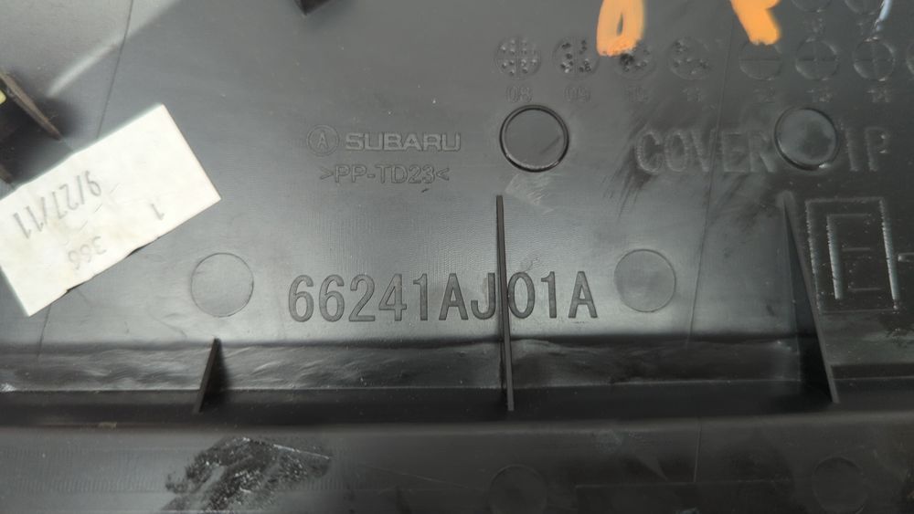 Накладка торпедо права збоку Subaru Outback 2010-2012 (B14(BR)) 66073AJ00A 1046499 фото