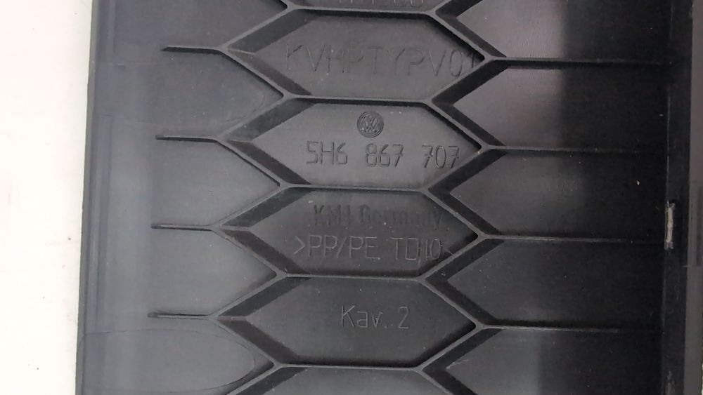 Накладка кришки багажника верхня Volkswagen Golf 2022-2024 (mk8) 5H68677074PK 1097509 фото