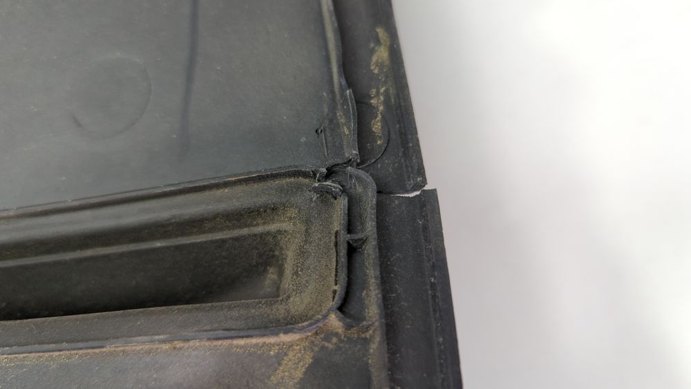 Жабо решетка дворников (пластик) (дефект) Audi A4 2016-2019 (B9) 8W18194039B9 1058868 фото