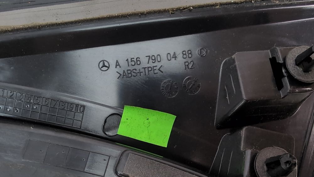 Боковая накладка крышки багажника правая (дефект) Mercedes Benz GLA 2017 - 2019 (X156) A1567900488 1069510 фото