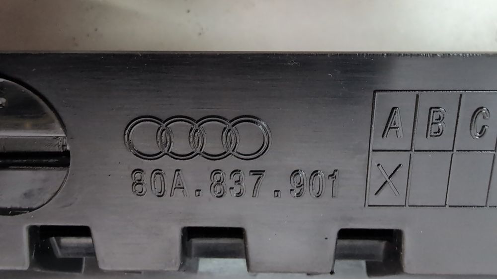 Накладка дверей передньої лівої збоку (дефект) Audi Q5 2018-2020 (80A) 80A837901A5FQ 1078477 фото