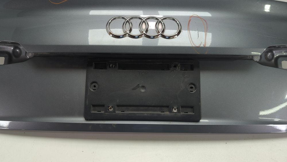 Рамка номерного знака крышки багажника Audi A4 2016-2019 (B9) 8W58271139B9 1051411 фото