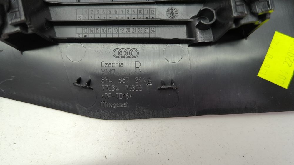 Накладка центральної стійки верхня права (дефект) Audi A3 2022-2024 (8Y) 8Y4867244A4PK 1067265 фото
