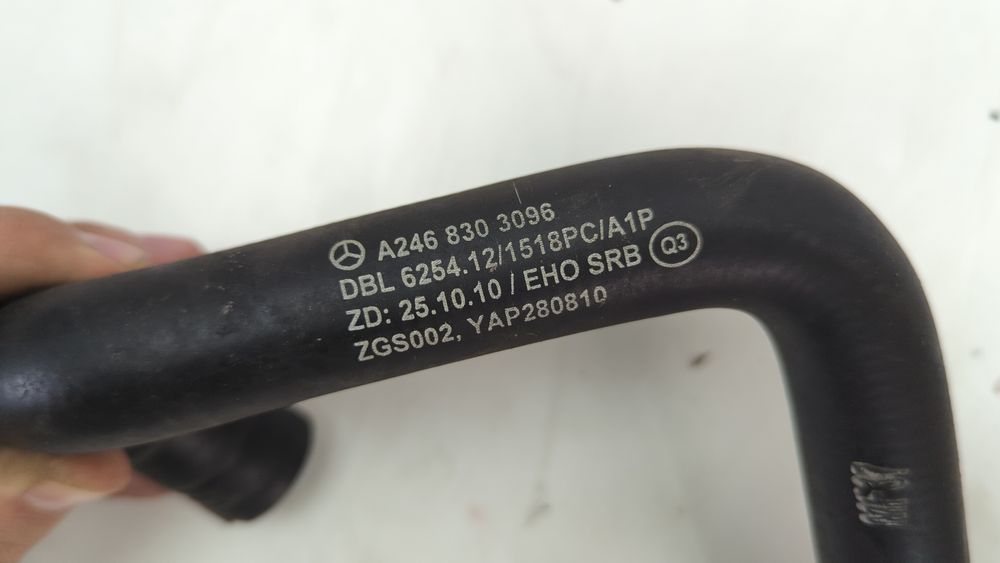 Патрубок (шланг) системи охолодження 2 Mercedes Benz GLA 2017-2019 (X156) A2468303096 1050049 фото