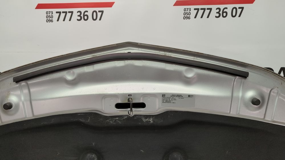 Уплотнитель капота передний центральный Chevrolet Equinox 2018-2021 (3rd gen) 84320330 1065318 фото