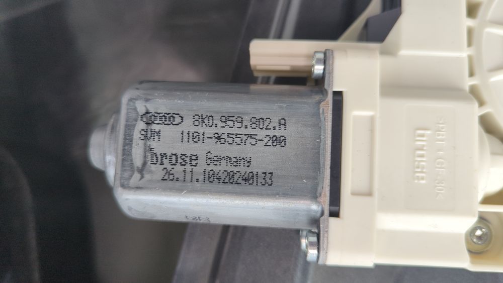 Мотор стеклоподьемника задней правой двери Audi Q7 2009-2015 (4L restyle) 8T0959802B 1056763 фото