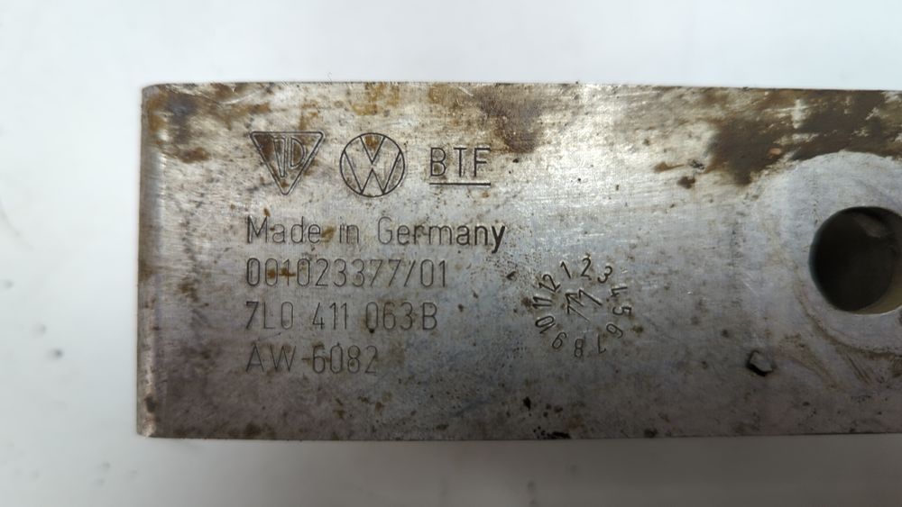 Кронштейн крепления переднего стабилизатора Volkswagen Touareg 2010-2014 (7P 2nd gen) 7L0411063B 1059958 фото