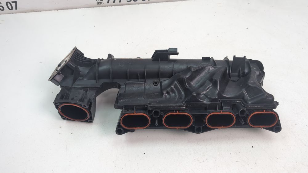Колектор впускний Mercedes Benz GLA 2017 - 2019 (X156) A2700900737 1069863 фото