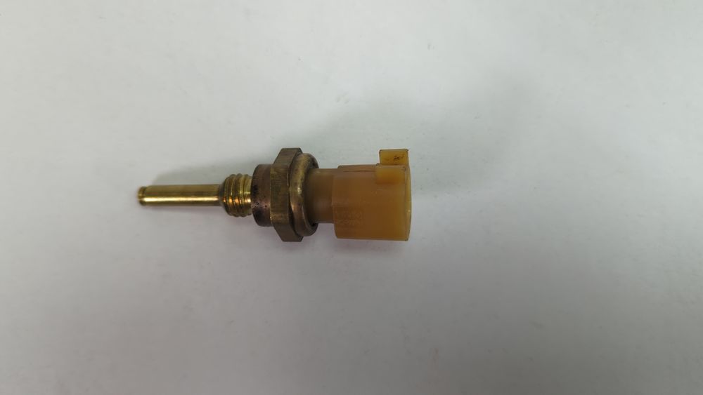 Датчик температуры двигателя(Cylinder Head Temp Sensor) Ford Escape 2013-2016 (3rd gen C520) 9L8Z6G004E 1049437 фото