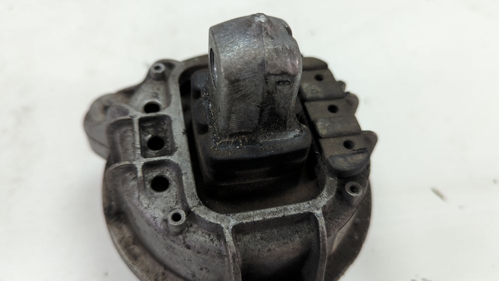 Подушка крепления двигателя (мотора) (левая) BMW 740 2013-2015 (F02) 22116859845 1044011 фото