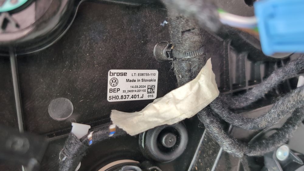 Механізм склопідйомника дверей передніх, лівих Volkswagen Golf 2022-2024 (mk8) 5H0837461G 1097718 фото