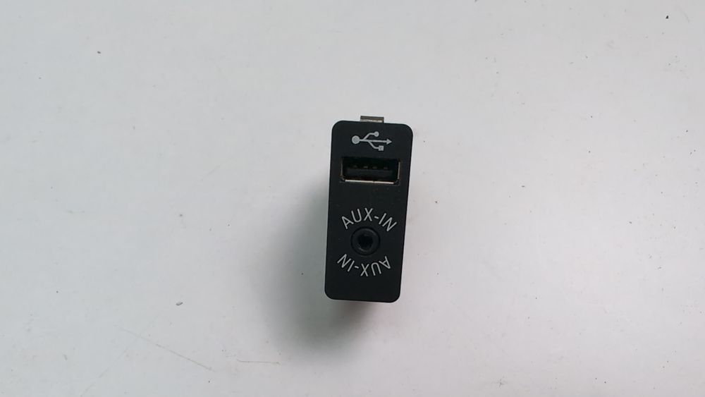 Роз'єм aux usb BMW X5 2014-2018 (F15) 84109266607 1080576 фото