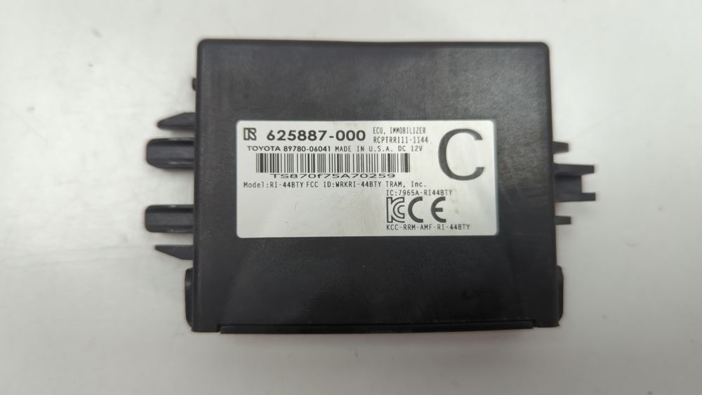 ECU модуль емобилайзера Toyota Camry 2015-2017 (55) 8978006041 1040833 фото