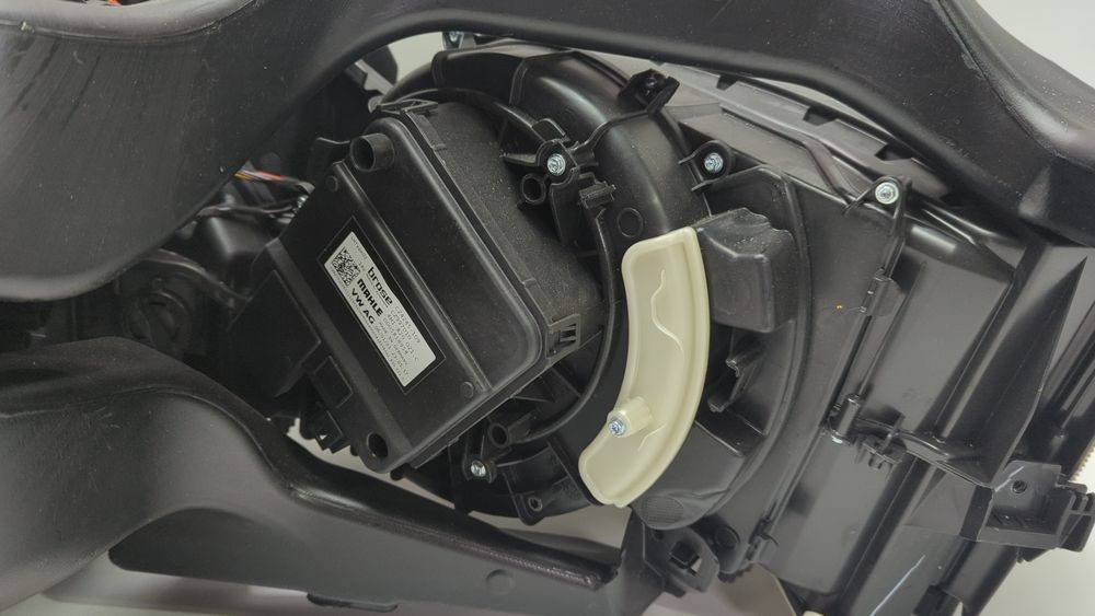 Мотор вентилятора пічки Audi Q5 2021-2024 (80A restyle) 4M1820021 1055265 фото