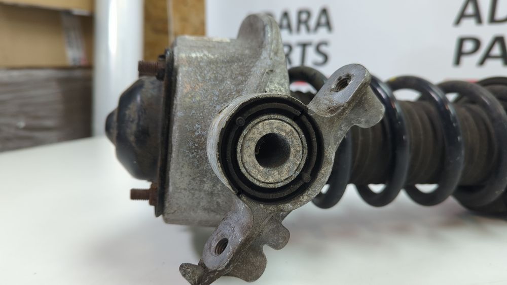 Опора амортизатора ззаду верхня (ліва) Volkswagen Touareg 2010-2014 (7P 2nd gen) 7P0512301 1033405 фото