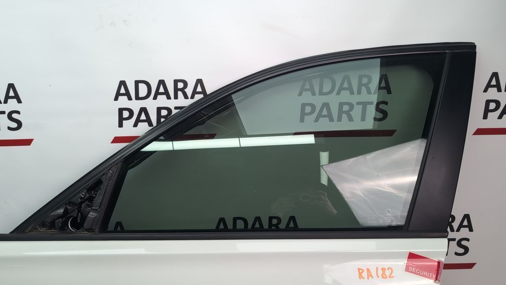 Напрямна скла дверей передньої, лівої BMW 3 Series 2016-2018 (F30 Restyle rest) 51337414531 1093301 фото