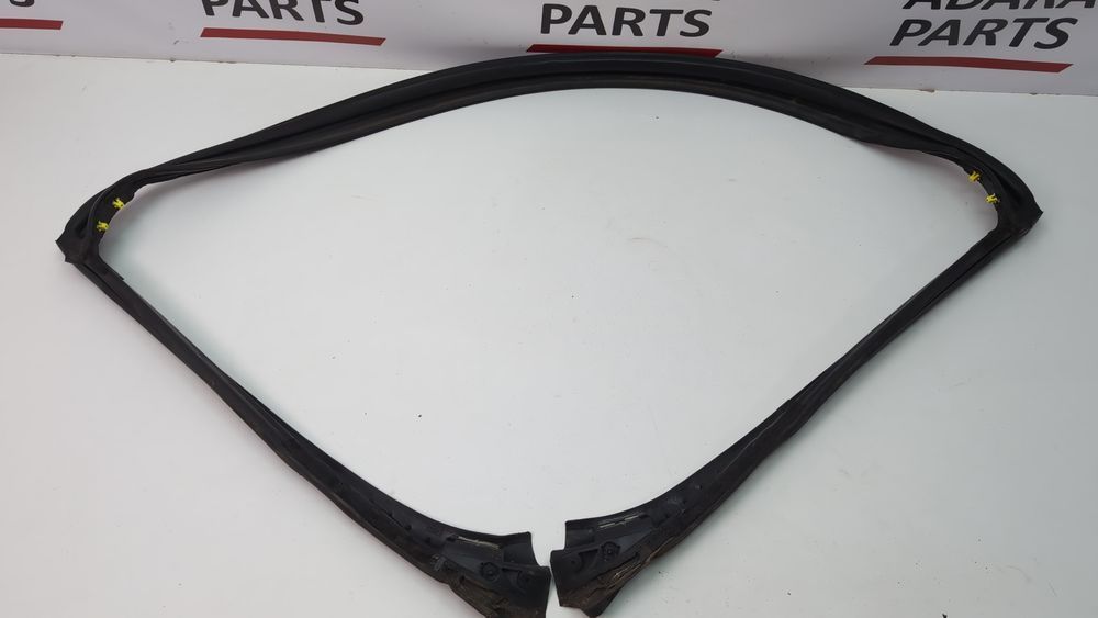 Уплотнитель лобового стекла Ford Mustang 2018-2023 (S550 restyle) FR3Z7603110C 1087319 фото