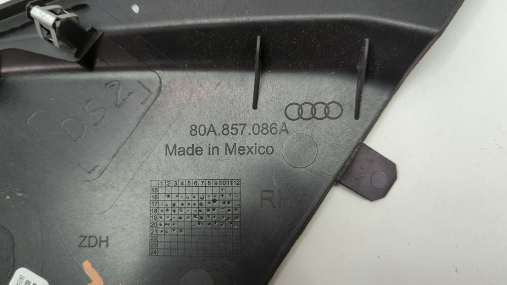 Накладка торпедо збоку права Audi Q5 2021-2024 (80A restyle) 80A857086A4PK 1055600 фото