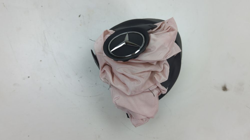 Подушка безопасности (airbag) в руль (стрельнувшая) Mercedes Benz GLA 2017 - 2020 (X156) A0008600900 1050132 фото