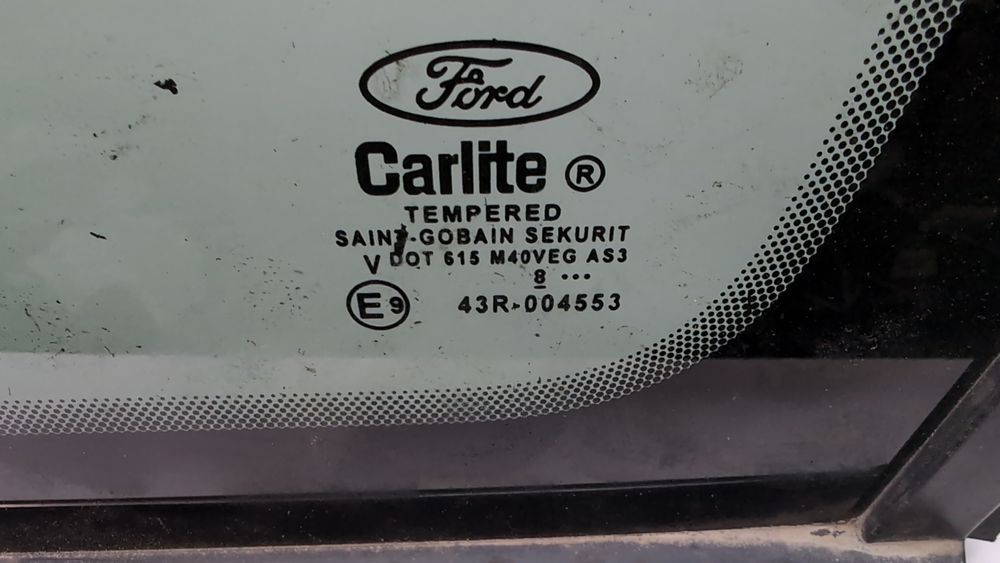 Стекло (форточка) кузовное глухое заднее (правое) (дефект) Ford Escape 2017-2019 (3rd gen C520 restyle) GJ5Z7829710C 1072892 фото