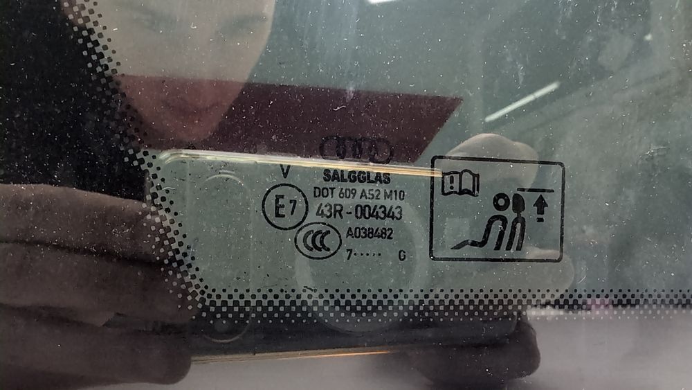 Скло кузова (багажного відсіку) ліве (дефект) Audi Q7 2017-2019 (4M) 4M0845297FNVB 1098924 фото