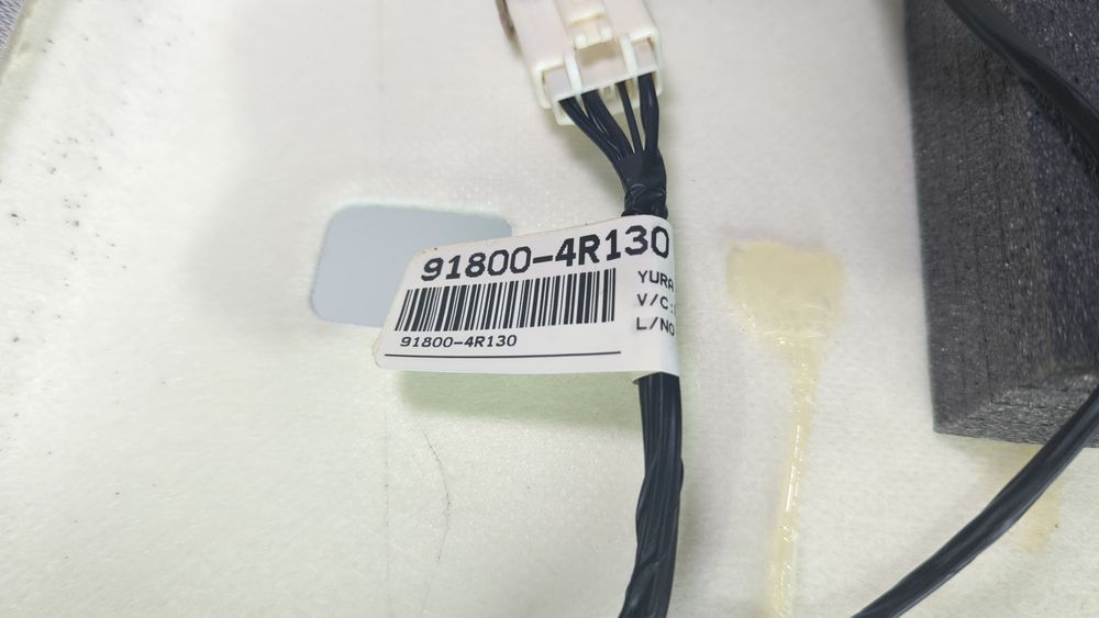 Стеля обшивка стелі під люк (дефект) Hyundai Sonata Hybrid 2009-2014 (YF) 854104R050TX 1035413 фото