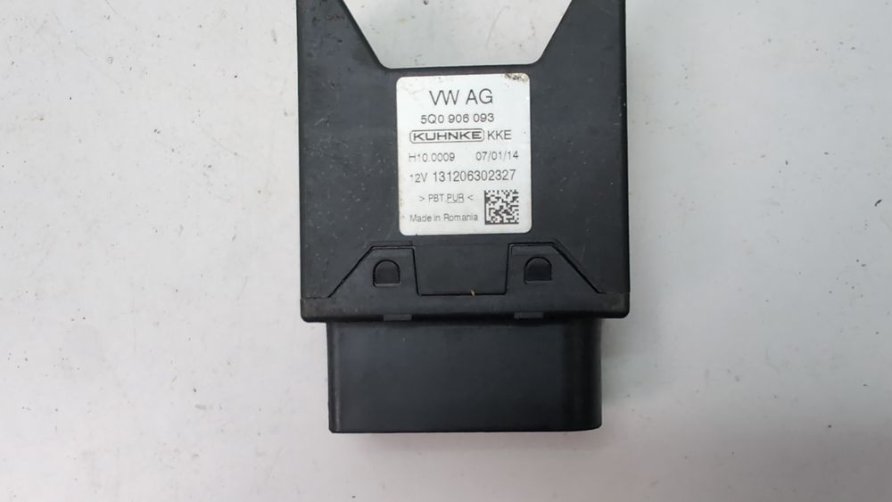 Блок управления топливным насосом Audi A3 2013-2016 (8V) 5Q0906093 1082887 фото