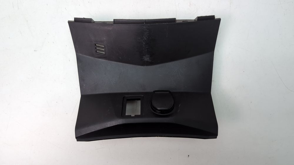 Накладка торпедо центральная с розеткой (дефект) Nissan Rogue 2017-2020 (T32 Restyle rest) 681044BA1A 1097624 фото