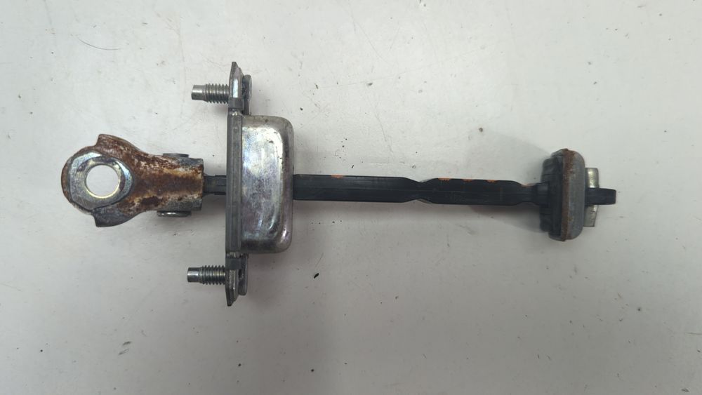 Обмежувач двері передньої Subaru Outback 2010-2012 (B14(BR)) 61124AJ010 1046790 фото