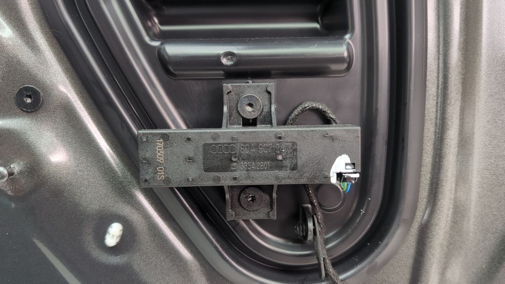 Антенна безключевого доступа консоль Keyless задняя (двери/багажник) Audi Q5 2018-2020 (80A) 4M0907247 1087145 фото